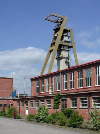 Le chevalement du puits de De Vernejoul. Hauteur de 63,5 mtres.